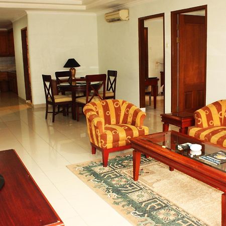 Travellers Suites Serviced Apartments Medan Bagian luar foto