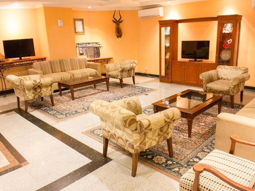 Travellers Suites Serviced Apartments Medan Bagian luar foto